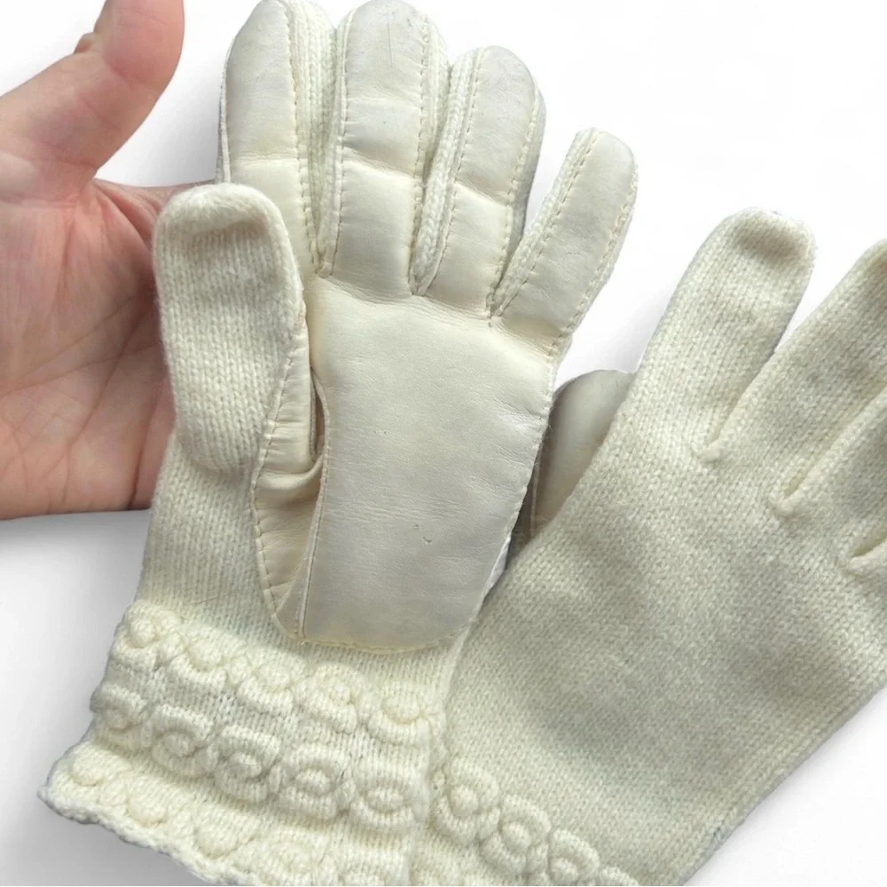 Elegant Cream Knit Gloves